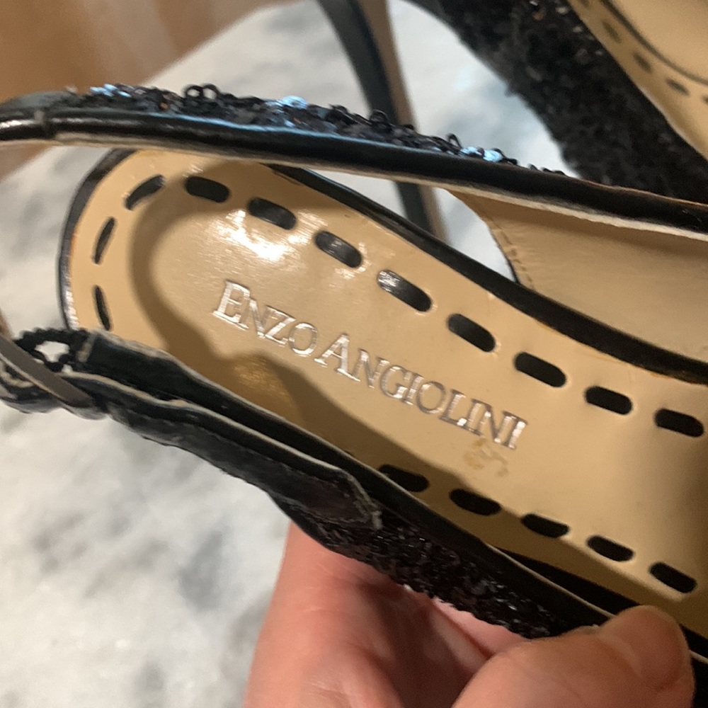 Sequenced Shoes - Picture 3 of 7
